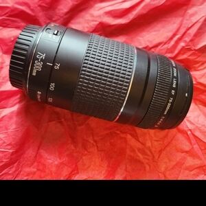 Canon EF 75-300mm f/4-5.6 III telephoto Zoom Lens